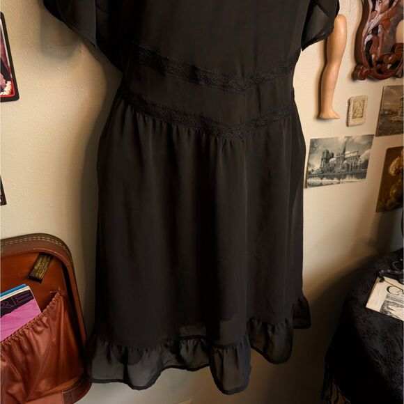 Chiffon V-Neck Mini Dress Women's Medium Black Mesh Short Sleeve Lace Trim - Picture 3 of 6